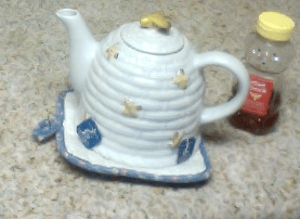 bee teapot